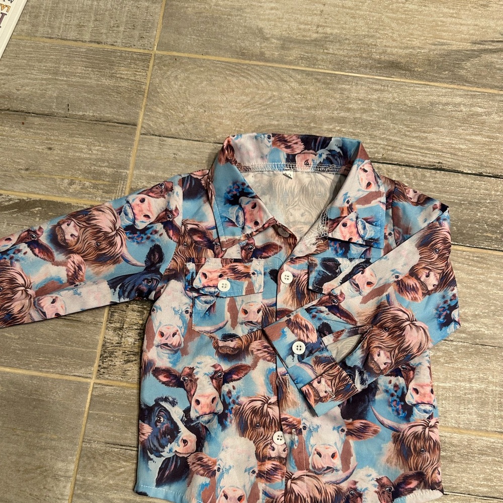 Infant western shirt.  Nylon poly blend. 
adorable. Worn once for branding ♥️
